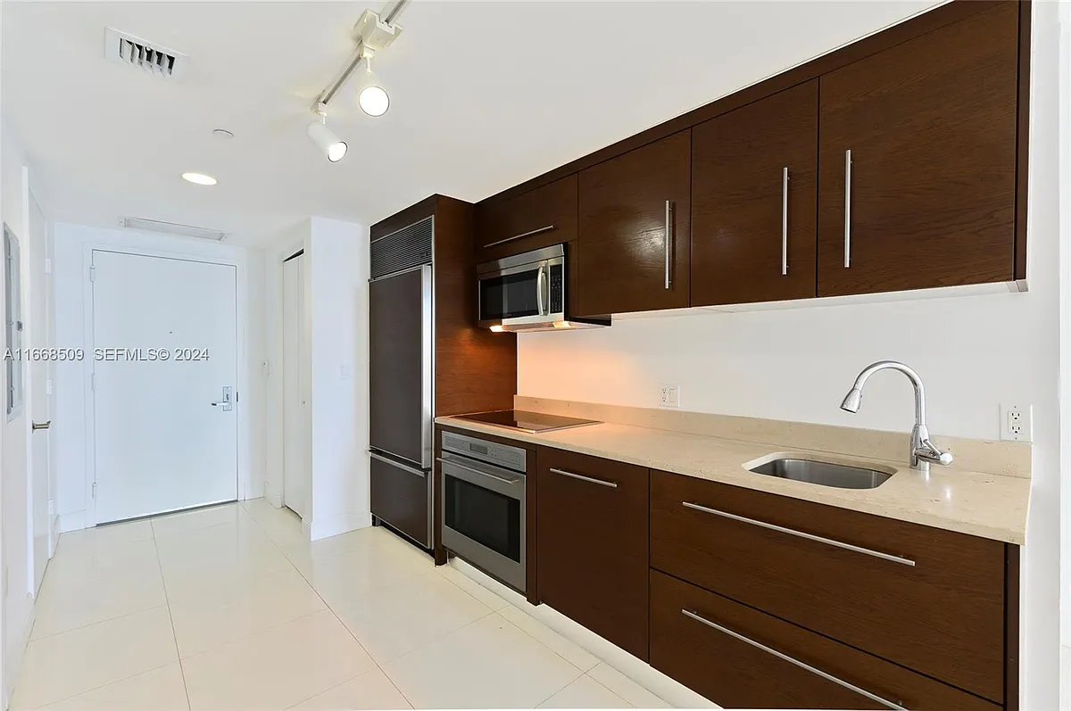 Building Photo - 475 Brickell Ave #1308