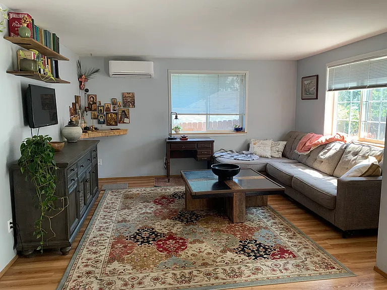 1011 W Hazel St — Photo 3
