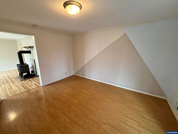 4th image of 1060 Hickory St NE