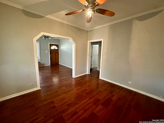 5th image of 216 E WHITE