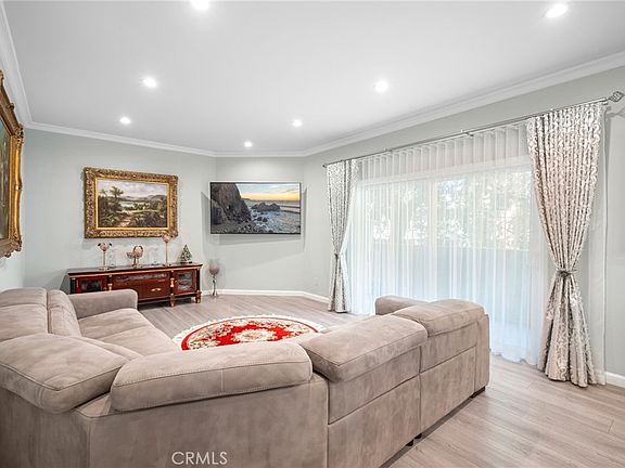 5th image of 14607 Erwin St Unit 107