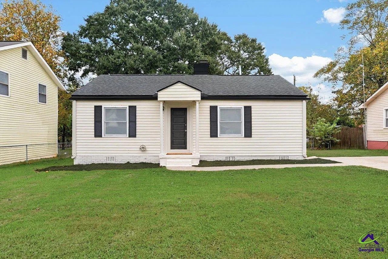 2 bed, 1.0 bath, 900 sqft, $1,250 — Photo 1