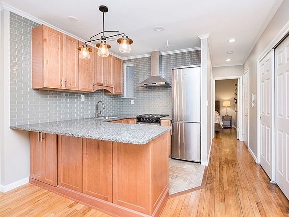 5th image of 515 E 88th St APT 5B