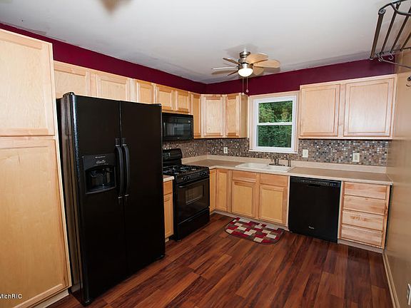 2nd image of 1527 Emerson Ave NW