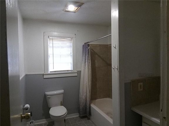 3rd image of 320-22 Lebouef St