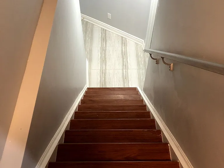 6 Eastway St #BASEMENT — Photo 11