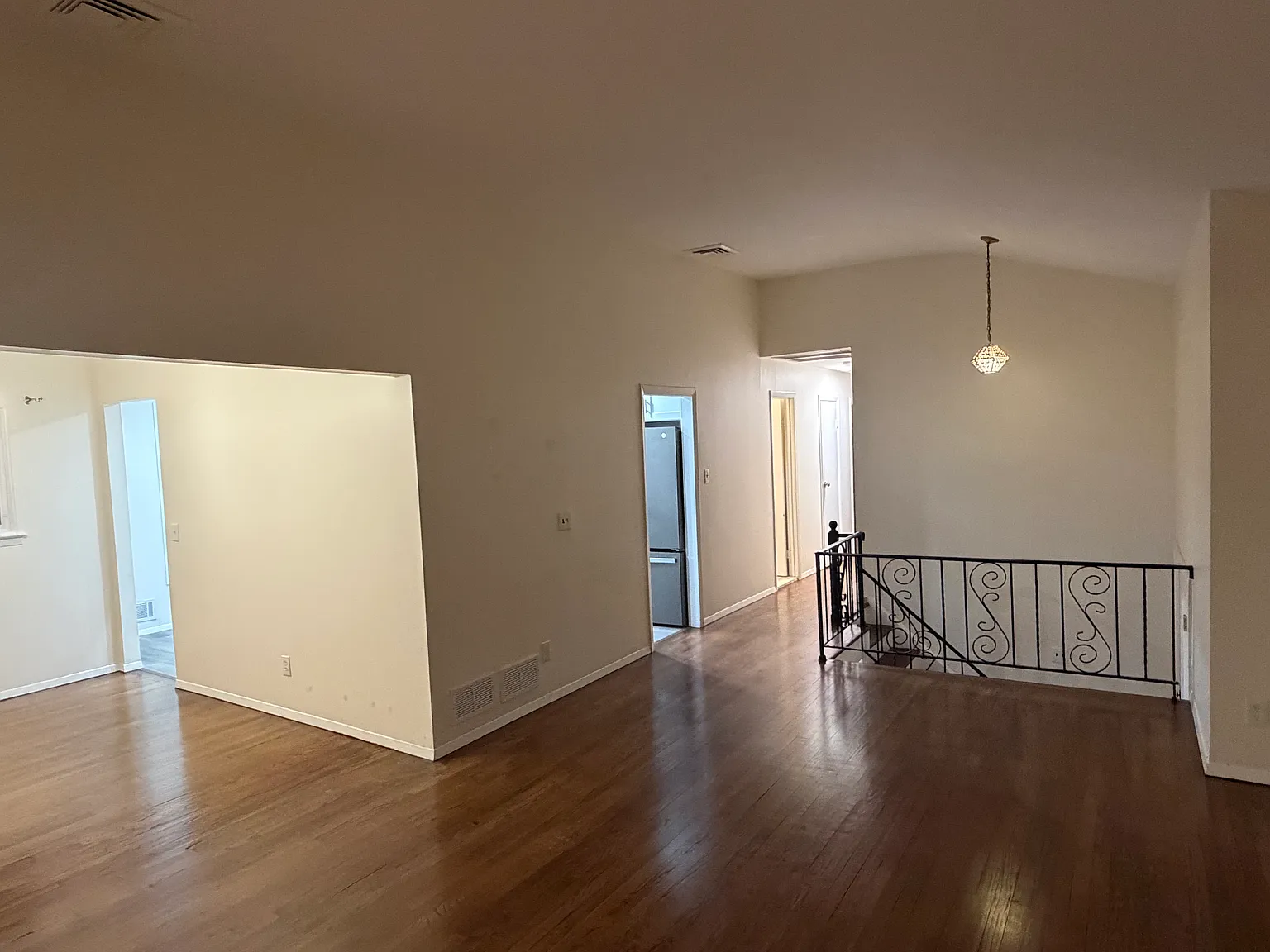 4 bed, 2.5 bath, 1808 sqft, $4,600 — Photo 2