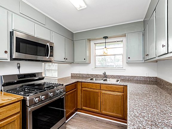 3rd image of 1435 Duchess Dr