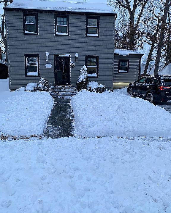 2nd image of 175 E Argyle St