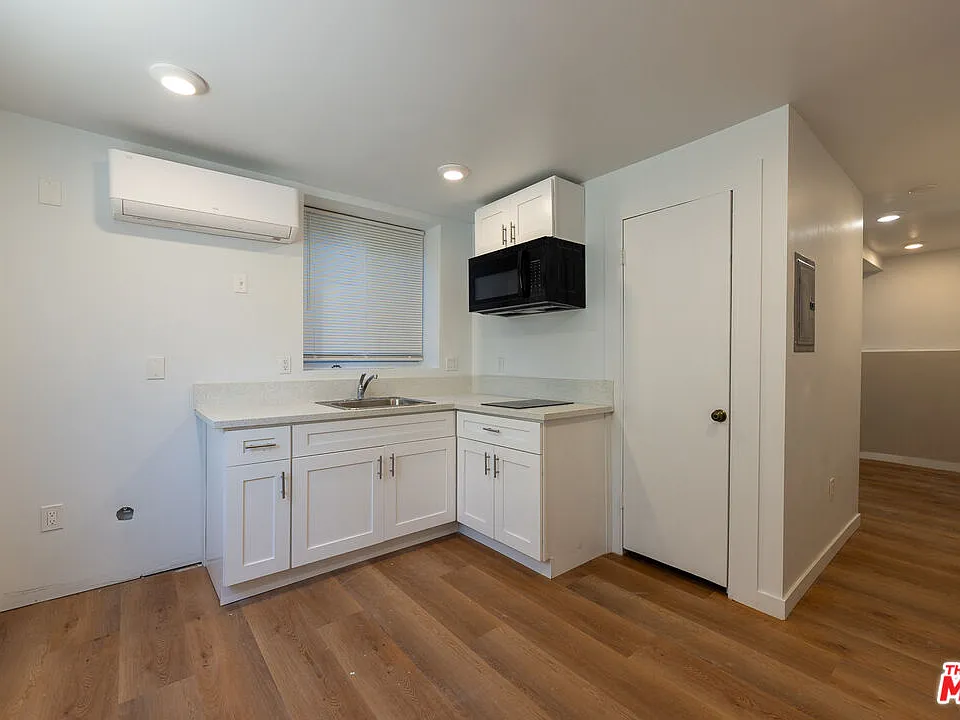 1420 Alvarado Ter #14