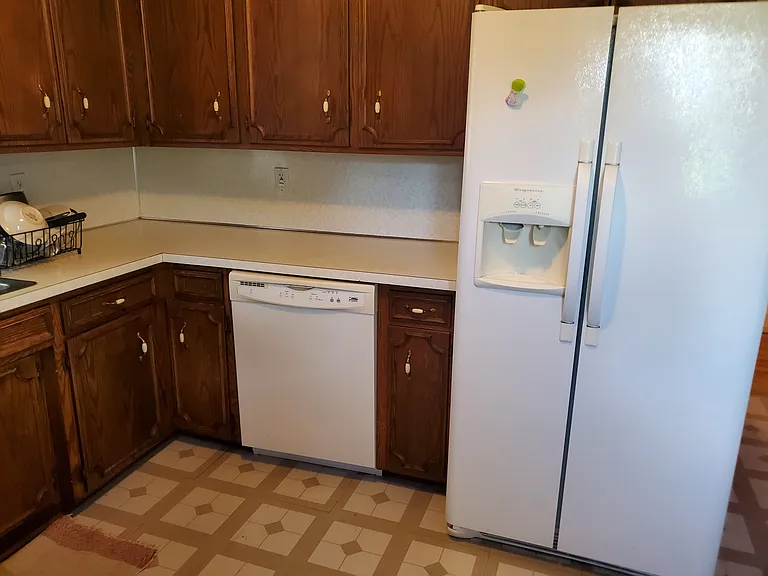 105 Franklin St W — Photo 2