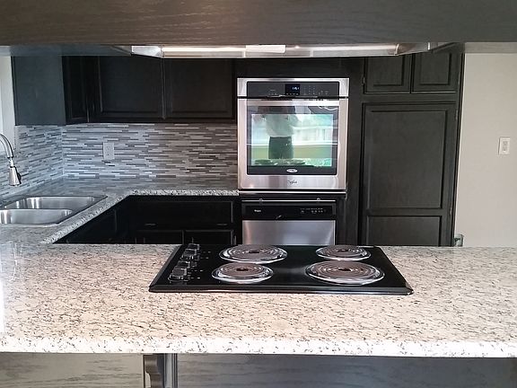 3rd image of 3042 W De Ovan Ave