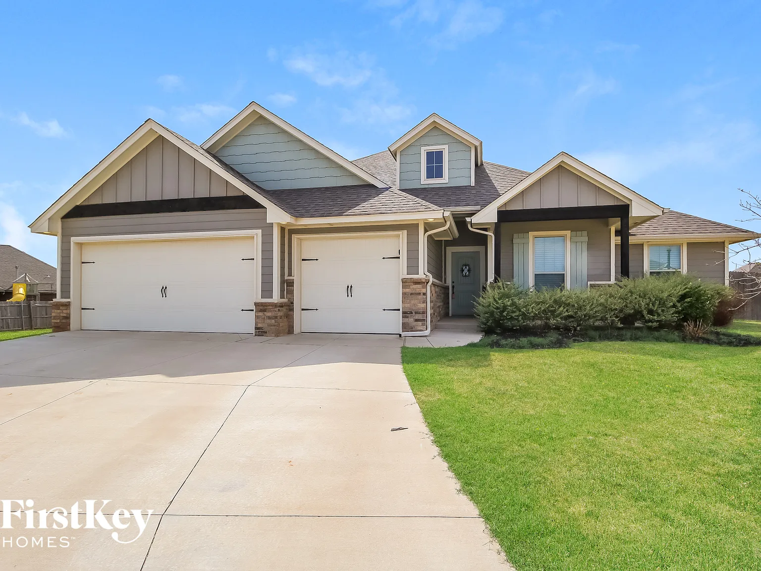 4 bed, 2.0 bath, 1900 sqft, $2,790 — Photo 2