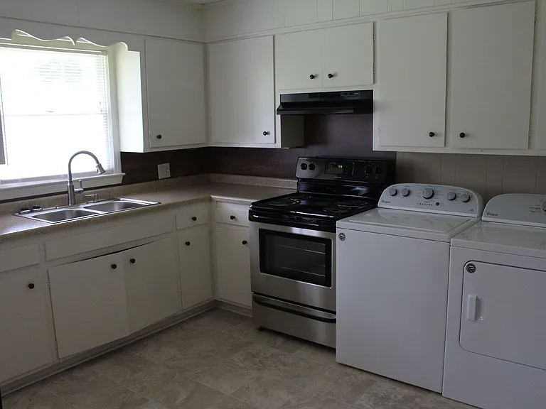 210 Cochran Rd — Photo 4