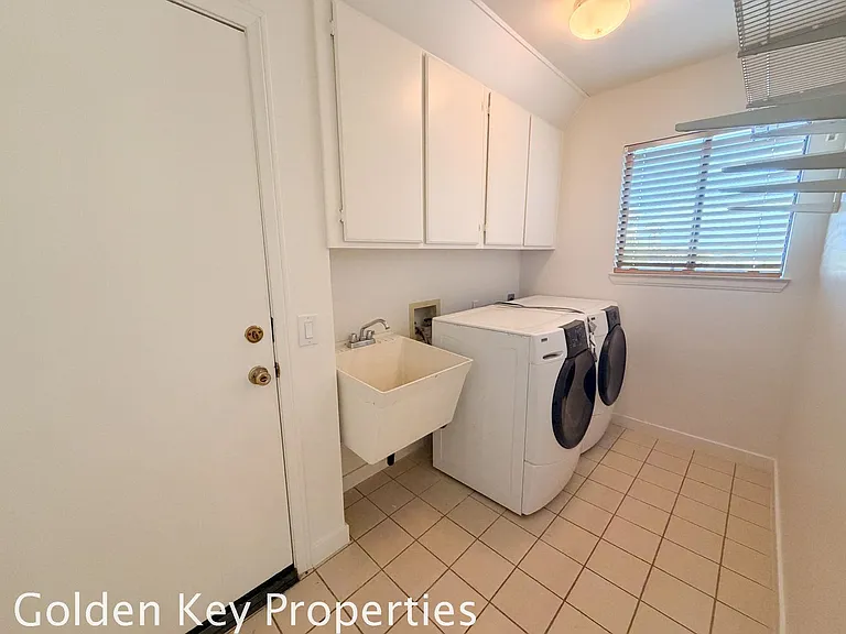 2230 Sara Way — Photo 22