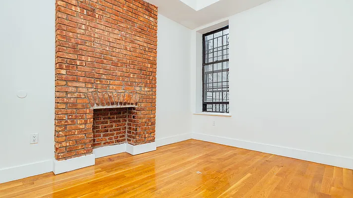 Rented by Nooklyn NYC LLC | media 4