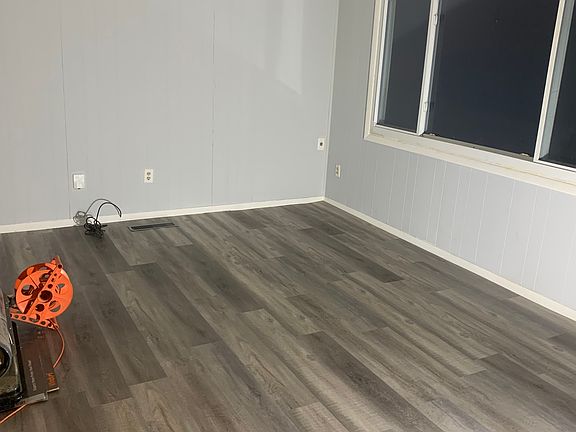 5th image of 709 E Linda Layne