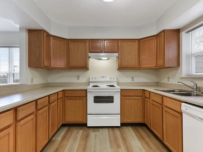 Summit Wood Apartments — Photo 10