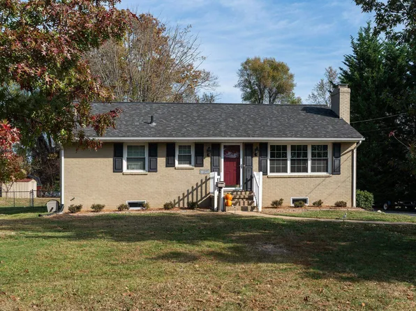 2137 Mount Vernon St, Waynesboro, VA 22980
