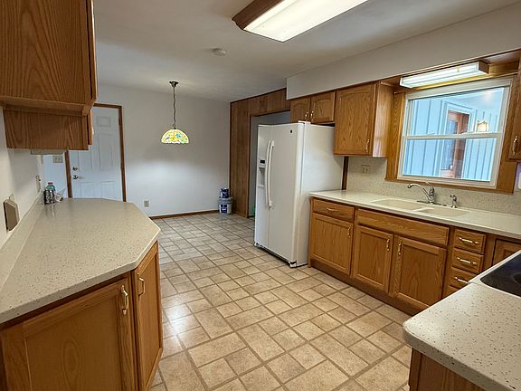4th image of 817 Crystal Ave