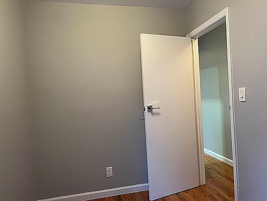 4th image of 228 E 116th St APT 28
