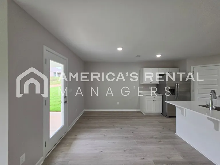 10304 Squires Way — Photo 32