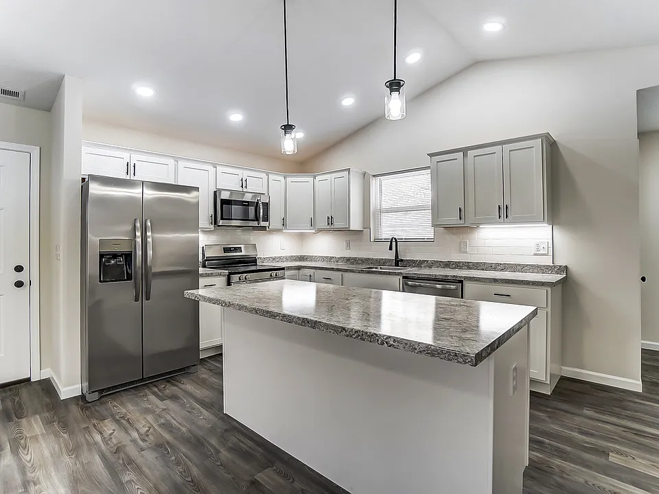 1432 W Elm St