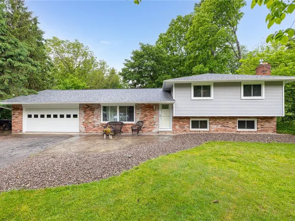 636 Ironwood Cir, Webster, NY 14580