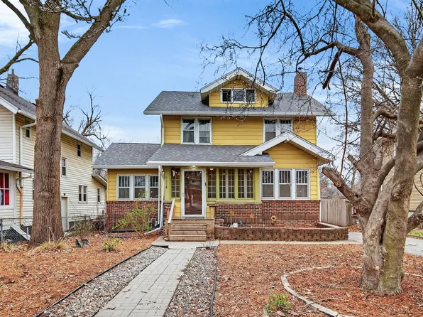1518 E 9th St, Des Moines, IA 50316