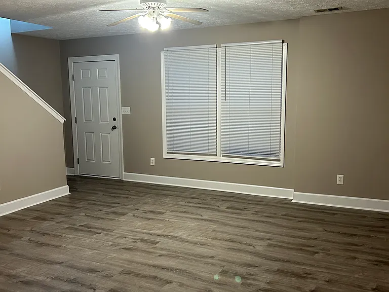 142 Tanbark Dr — Photo 2