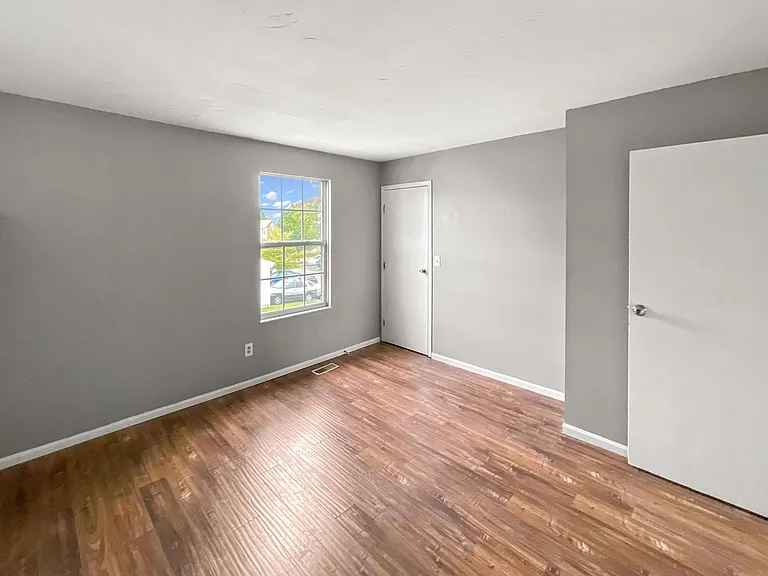 4961 Singleton Dr — Photo 27