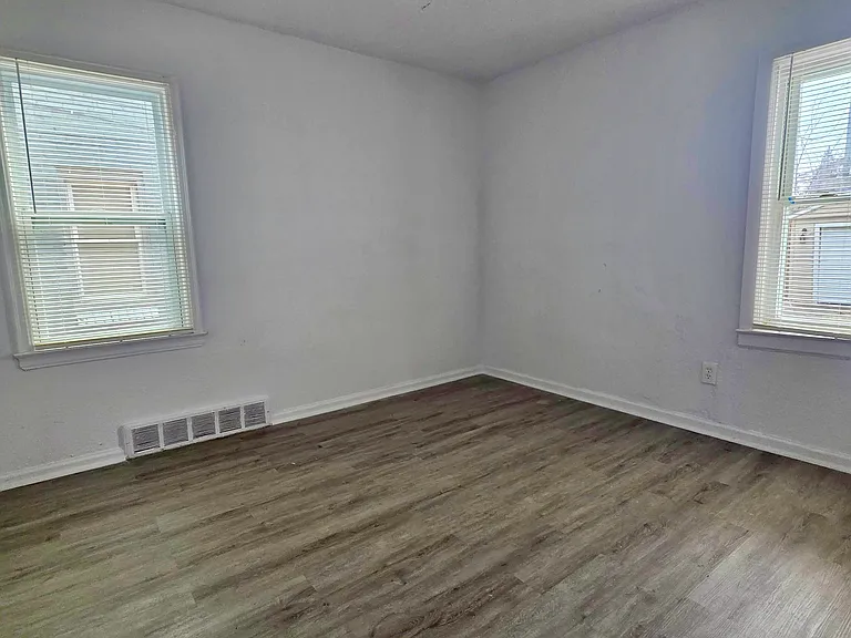 9589 Mansfield St — Photo 10