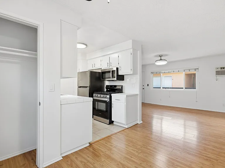 6640 Darby Ave — Photo 20