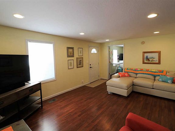 5th image of 307 Lenoir St