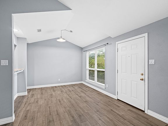 5th image of 8 Hideaway Dr #8