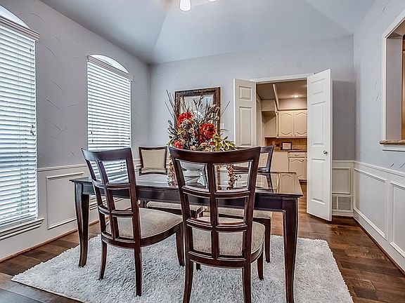 5th image of 4417 Briargrove Ln