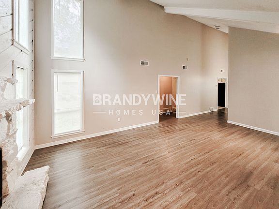 5th image of 4329 Crescent Park Dr