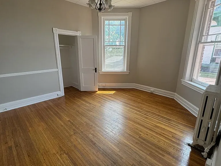 345 N Potomac St — Photo 16