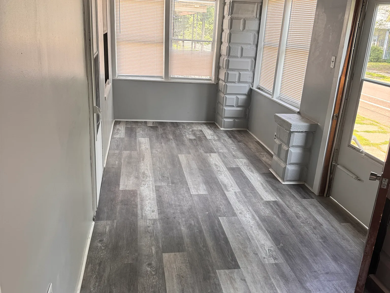 2 bed, 912 sqft, $900 — Photo 2