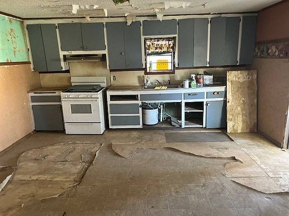 3rd image of 13475 E 570th Rd