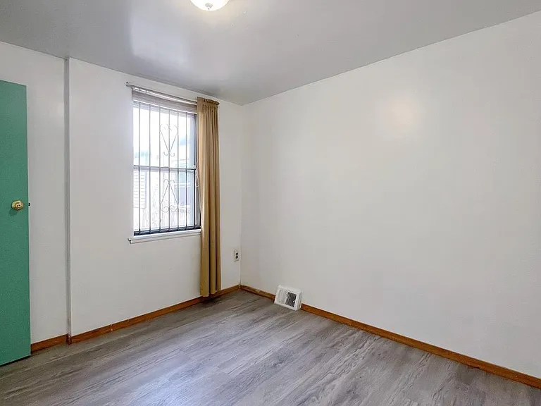 1811 E Sergeant St — Photo 11