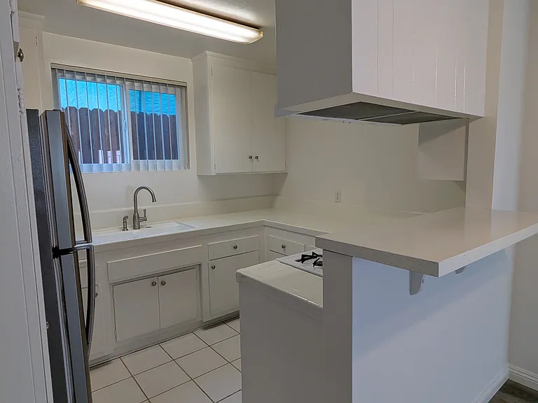 1009 E Grand Ave #1 — Photo 18