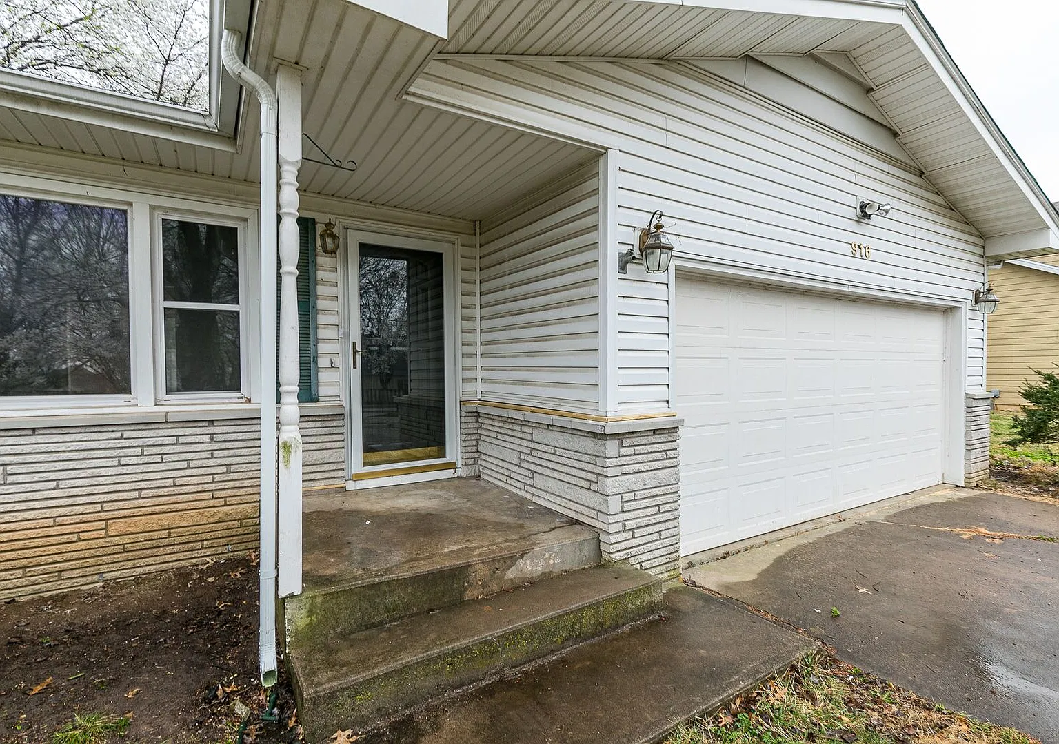 South Springfield Home (Kickapoo And Cherokee Schools) -- 3 Bed | 1.5 Bath | 2 Car Garage -- Larg... — Photo 3