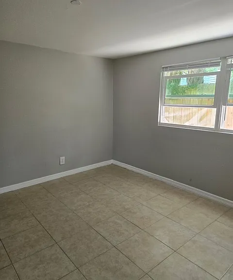 514 Avenue C NE #1 — Photo 5