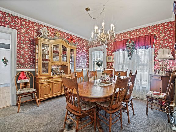 4th image of 121 Watertown St