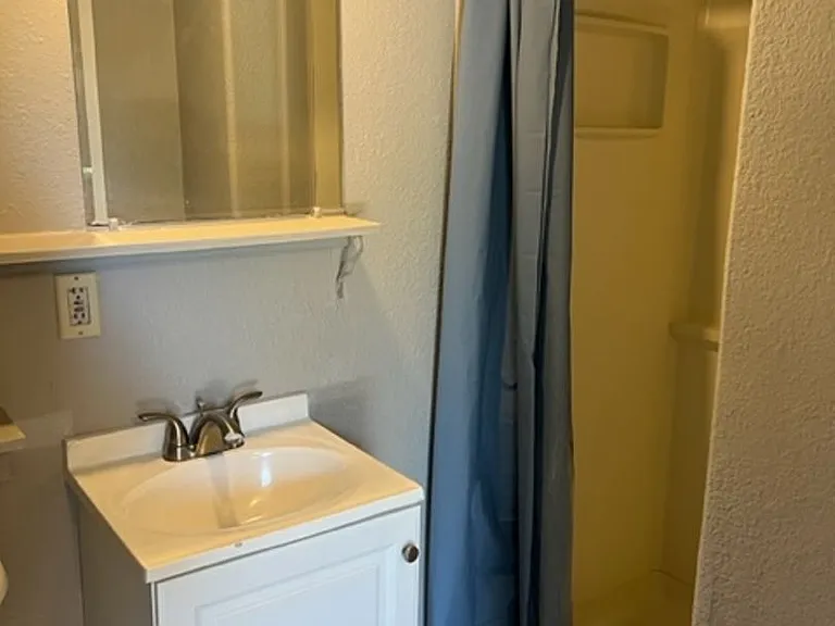 2150 Victorian Ave #9 — Photo 24