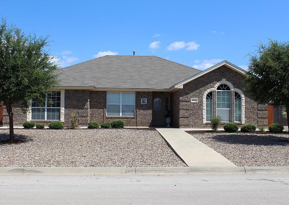 1st image of 4926 Scarlett Oak Dr
