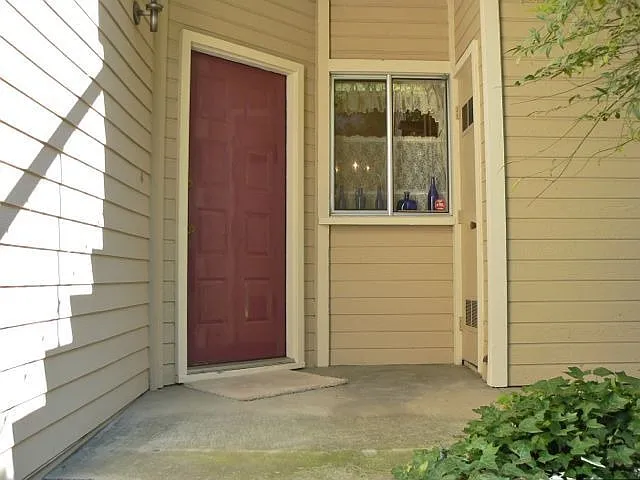 1068 Cedar Gables Dr photo 1