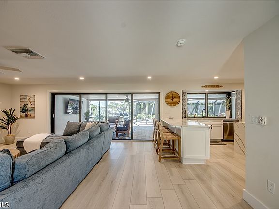 3rd image of 1022 Lindgren Blvd