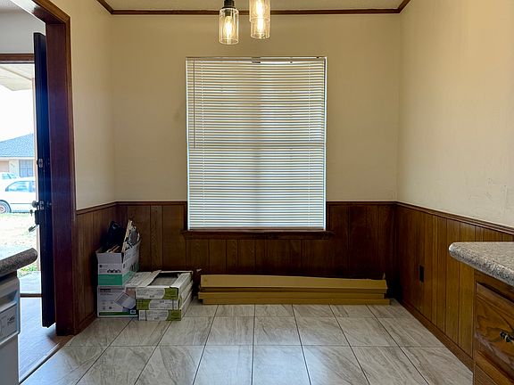 3rd image of 531 N Meredith Ave